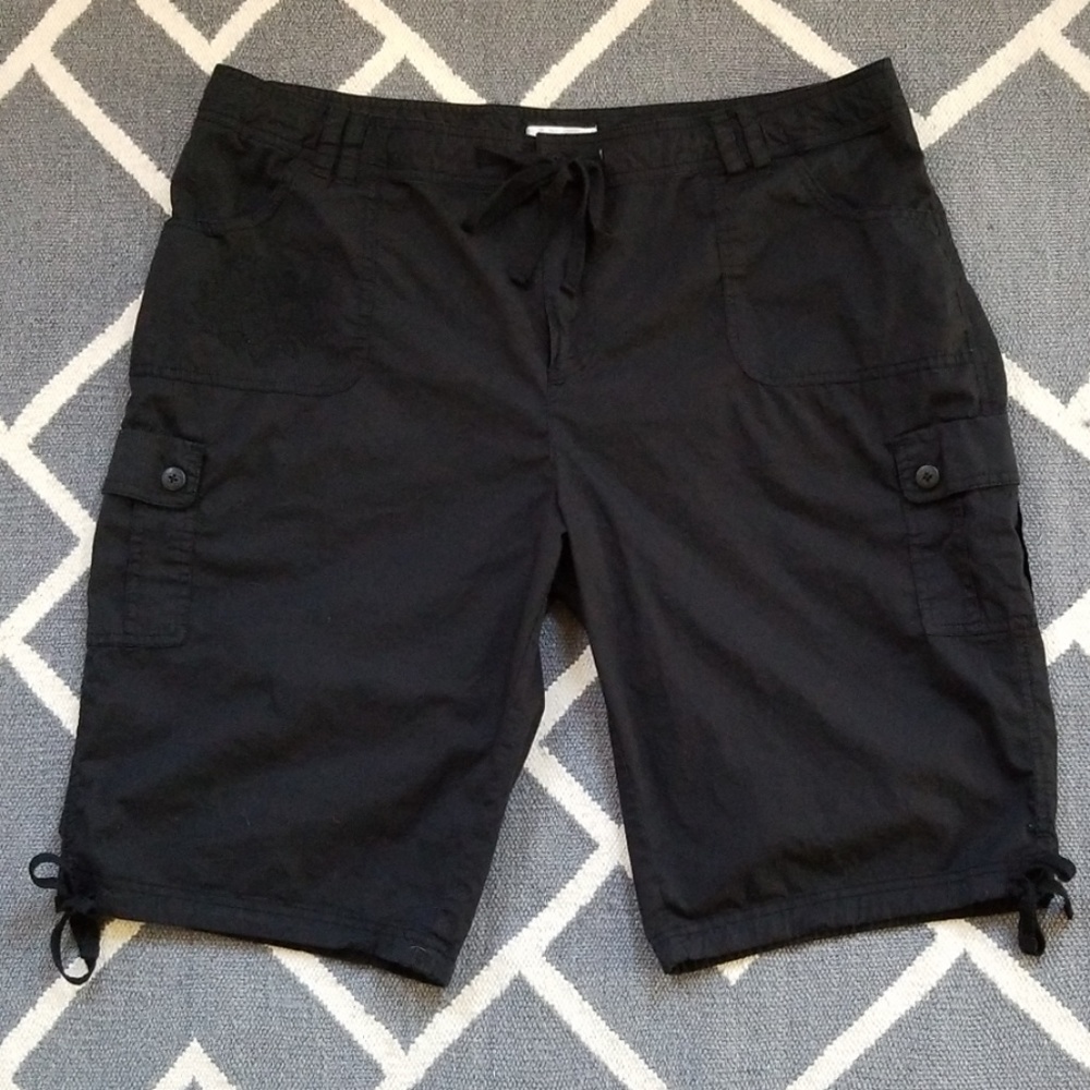 Dress Barn Black Cargo Shorts, Size 18 Woman